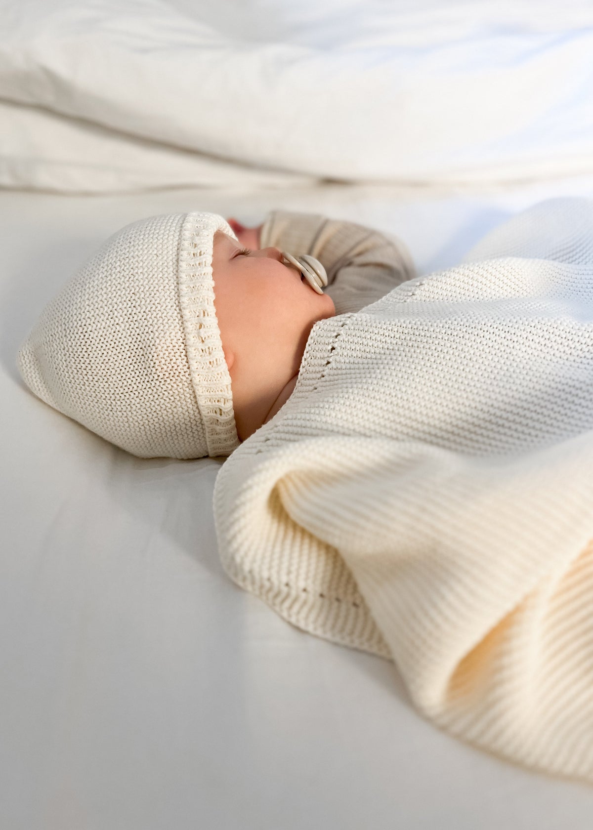 MiniLuna babyfilt och mössa i ekologisk bomull